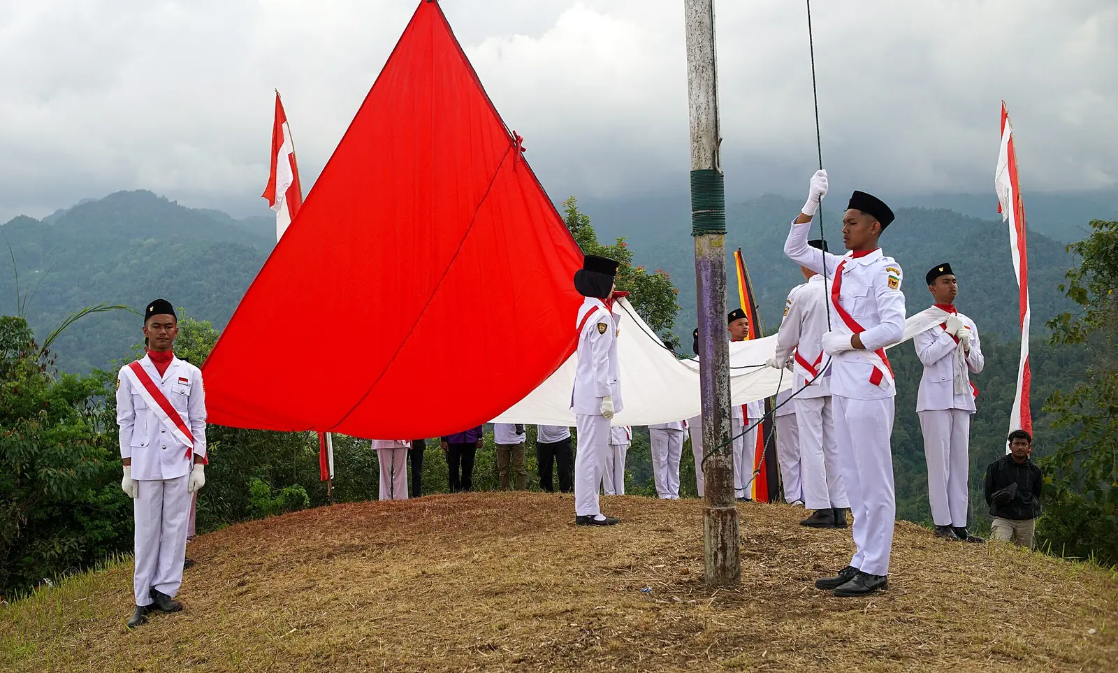Flag raising ceremony on 17 August in the hills at Sungayang